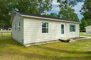 1210 Woodcrest St, Muskegon, MI 49442 - Photo 2