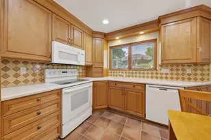 9027 Butwell St, Livonia, MI 48150 - Photo 14