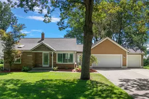 114 River Hills Dr, Holland, MI 49424 - Photo 2