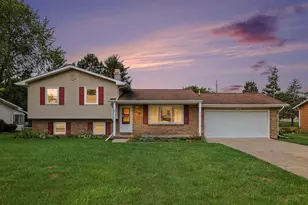 318 Kenway Dr, Lansing, MI 48917 - Photo 2