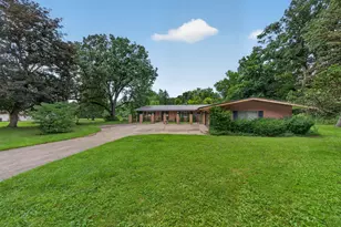 70506 Sunrise Dr, Edwardsburg, MI 49112 - Photo 4