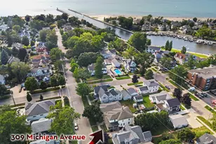 309 Michigan Ave, South Haven, MI 49090 - Photo 2