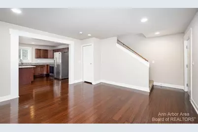 2 Maple Vlg Court, Ann Arbor, MI 48103 - Photo 2