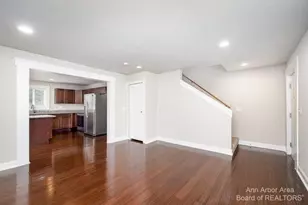 2 Maple Vlg Ct, Ann Arbor, MI 48103 - Photo 2
