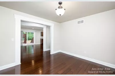 2 Maple Vlg Court, Ann Arbor, MI 48103 - Photo 8