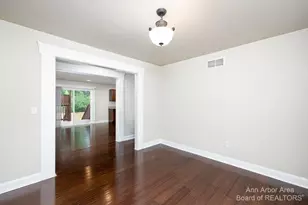 2 Maple Vlg Ct, Ann Arbor, MI 48103 - Photo 8