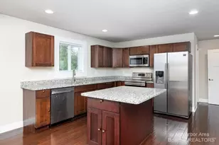 2 Maple Vlg Ct, Ann Arbor, MI 48103 - Photo 4