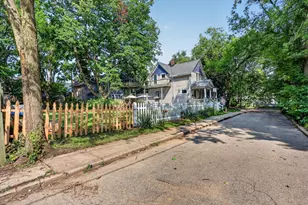 611 Elmwood Ct, Kalamazoo, MI 49007 - Photo 10