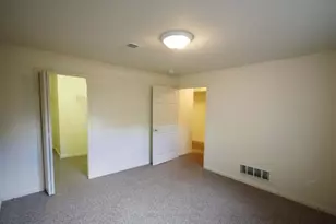 1327 Fraternity Village Dr, Kalamazoo, MI 49006 - Photo 8