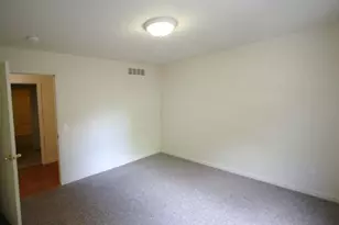 1327 Fraternity Village Dr, Kalamazoo, MI 49006 - Photo 12