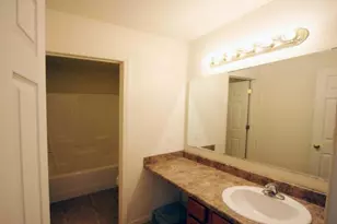 1327 Fraternity Village Dr, Kalamazoo, MI 49006 - Photo 14