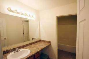 1327 Fraternity Village Dr, Kalamazoo, MI 49006 - Photo 16