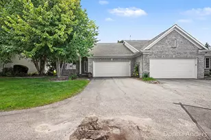 2015 Bryceway Ct NE, Grand Rapids, MI 49505 - Photo 2