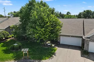 2015 Bryceway Ct NE, Grand Rapids, MI 49505 - Photo 32
