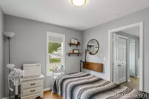 32 W McKinley Ave, Zeeland, MI 49464 - Photo 10