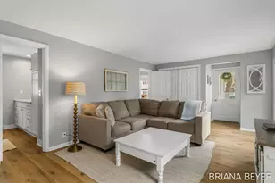 32 W McKinley Ave, Zeeland, MI 49464 - Photo 8