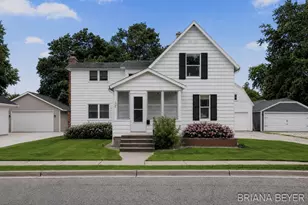 32 W McKinley Ave, Zeeland, MI 49464 - Photo 1