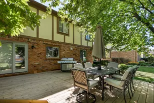 3891 Fairfax Dr, Troy, MI 48083 - Photo 12