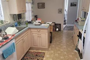 601 SE Manor Dr, Albion, MI 49224 - Photo 8
