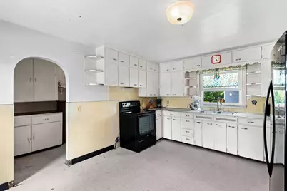 105 E Locust Street E, Three Oaks, MI 49128 - Photo 8