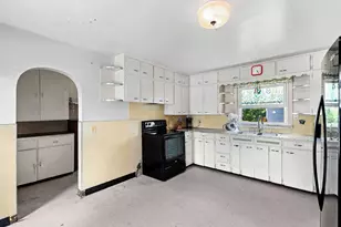 105 E Locust St, Three Oaks, MI 49128 - Photo 8