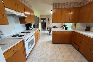 2095 Brettrager Dr, Saginaw, MI 48601 - Photo 10
