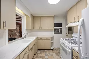 3901 Suburban Shores Dr NE, Grand Rapids, MI 49525 - Photo 10