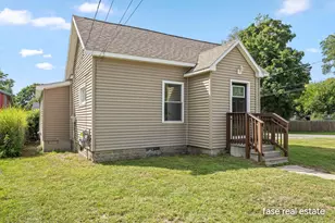703 Pearl St, Belding, MI 48809 - Photo 2