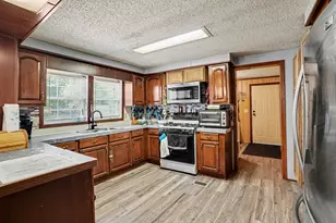 20204 Meadow Dr, Gobles, MI 49055 - Photo 16