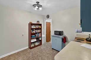 2410 Rossiter Pl, Lansing, MI 48911 - Photo 20