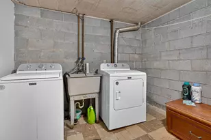 2410 Rossiter Pl, Lansing, MI 48911 - Photo 32