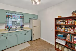 2410 Rossiter Pl, Lansing, MI 48911 - Photo 14