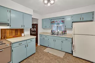 2410 Rossiter Pl, Lansing, MI 48911 - Photo 16