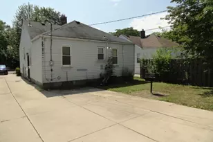 19317 Woodside St, Harper Woods, MI 48225 - Photo 2
