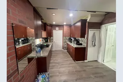 2954 Goodson Street, Hamtramck, MI 48212 - Photo 30