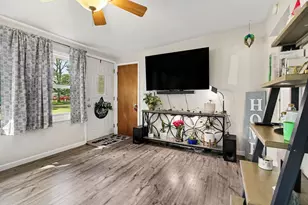 48542 Sully Dr, Belleville, MI 48111 - Photo 4