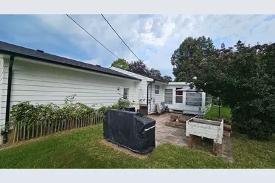 319 W Willard Street, Paw Paw, MI 49079 - Photo 16