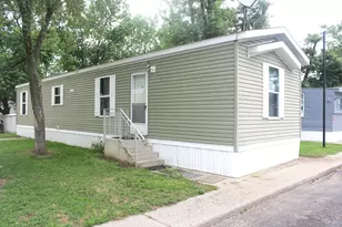917 Marlin Ave SW, Wyoming, MI 49509 - Photo 2