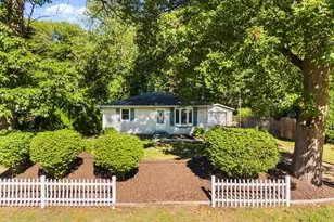 2217 W Lakewood Blvd, Holland, MI 49424 - Photo 2