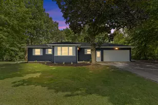 7246 Rezen Dr NE, Rockford, MI 49341 - Photo 2