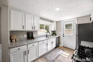 104 Sunnyside Ct, Greenville, MI 48838 - Photo 8