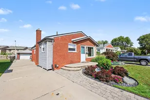 32011 Saint Margaret, Saint Clair Shores, MI 48082 - Photo 2