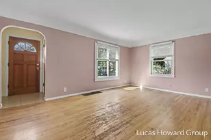 917 Royal Oak St SW, Wyoming, MI 49509 - Photo 2