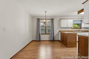 1323 Floral St, Holland, MI 49423 - Photo 6