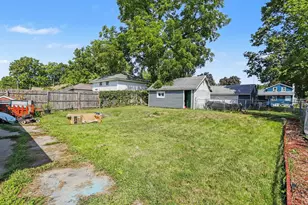 64 Goguac St W, Battle Creek, MI 49015 - Photo 4