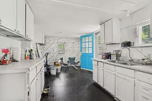64 Goguac St W, Battle Creek, MI 49015 - Photo 8