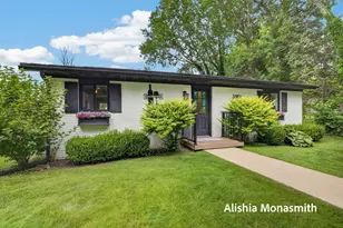 16851 Carlson St, Spring Lake, MI 49456 - Photo 2