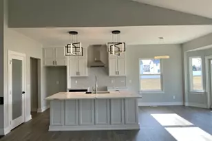 558 Falcon Dr, Dundee, MI 48131 - Photo 2