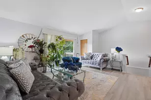 240 Pine Tree Ridge Dr, Waterford, MI 48327 - Photo 6