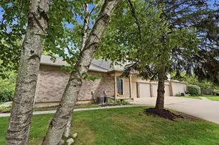 240 Pine Tree Ridge Dr, Waterford, MI 48327 - Photo 30
